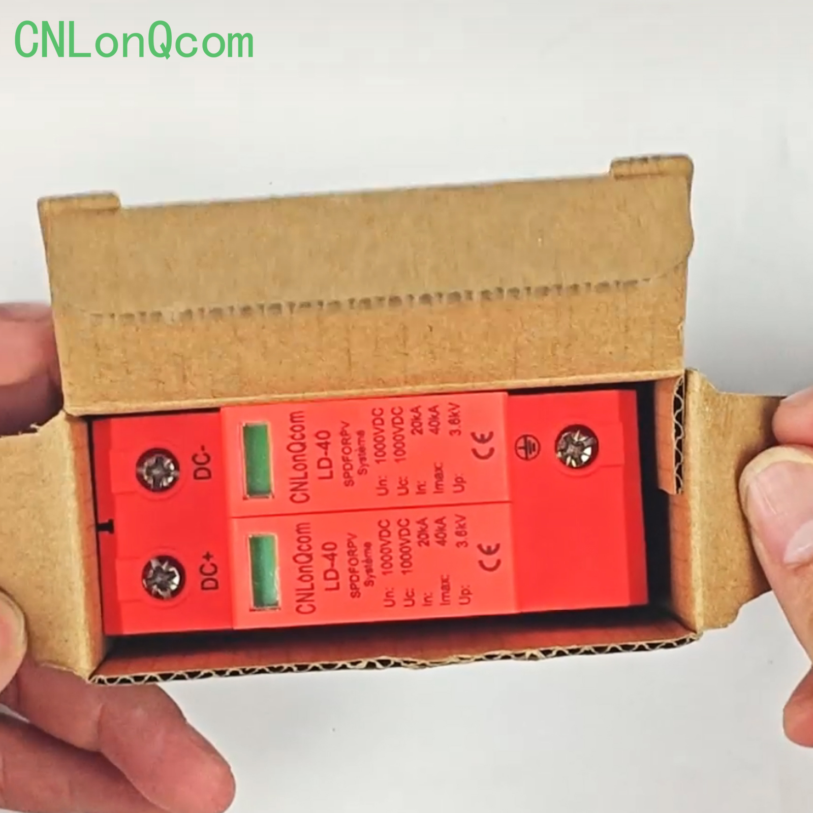 Taispeántais CNLonQcom LD-40 2P 1000V Solar DC Surge Protector